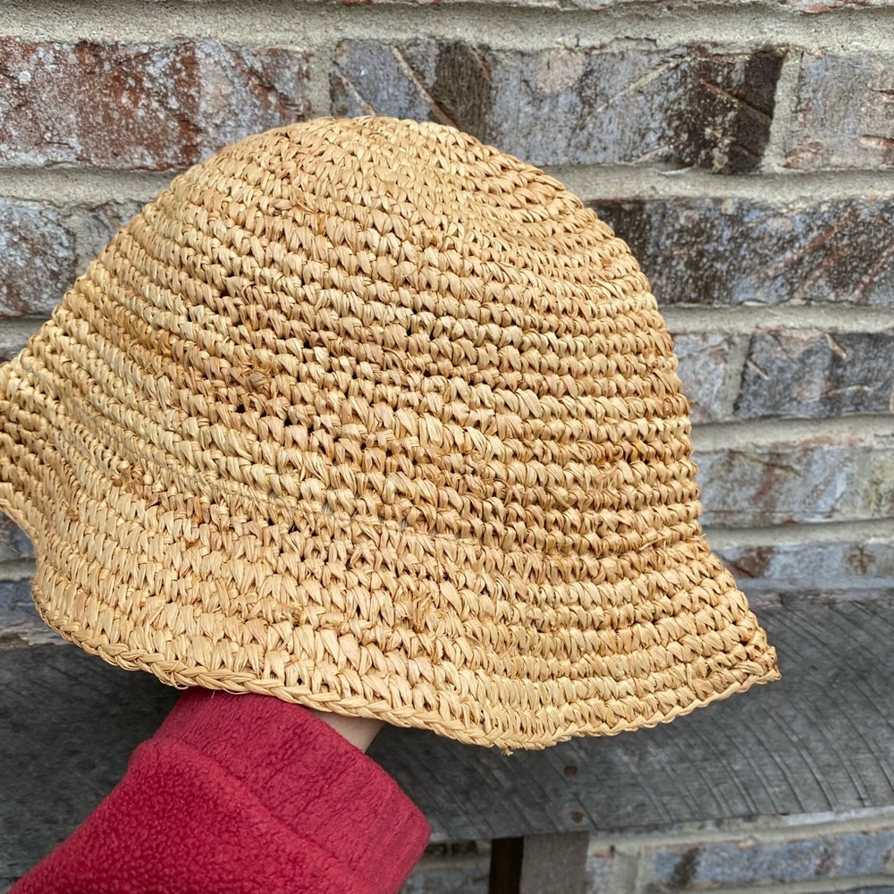 Old Navy straw beach hat size medium/large like new - Picture 2 of 4